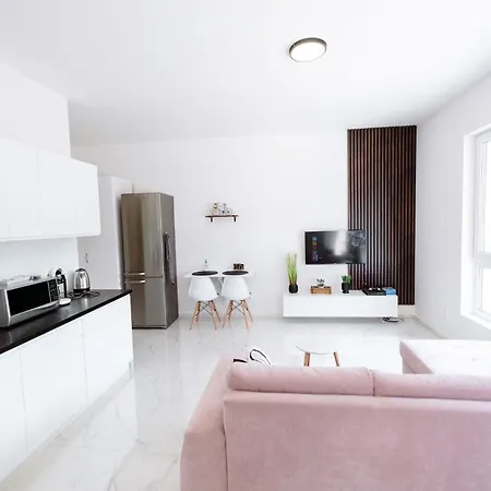 Novostavba V Centre + Parking *